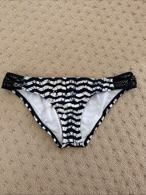 Reef Black & White Wave-Pattern Bikini Bottom